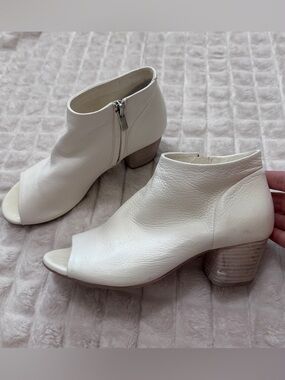 Officine Creative 36 White Pebbled Leather Open Toe Booties Ankle Boots